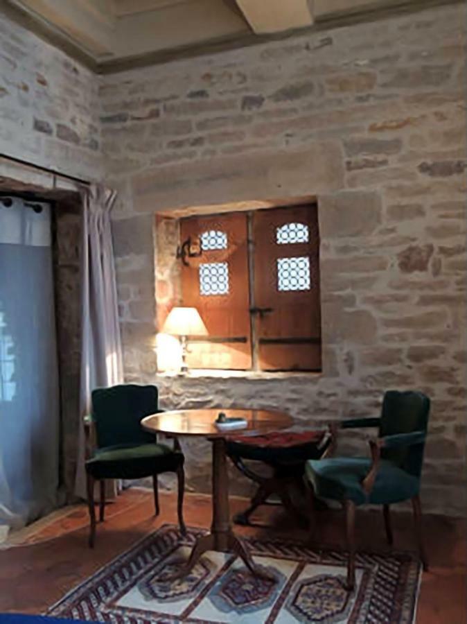 كلوني Maison Romane 1136 المظهر الخارجي الصورة